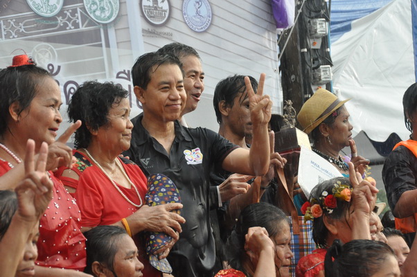 On Ground’ klong9_resize.JPG